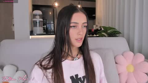 daphne_cooper1 online show from April 20, 1:19 am