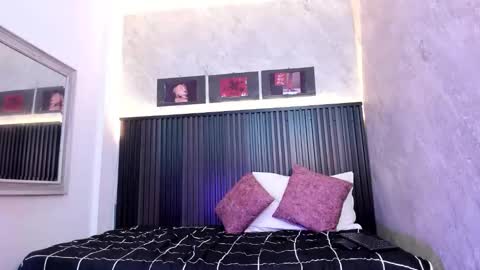 Dark online show from September 13, 3:53 pm