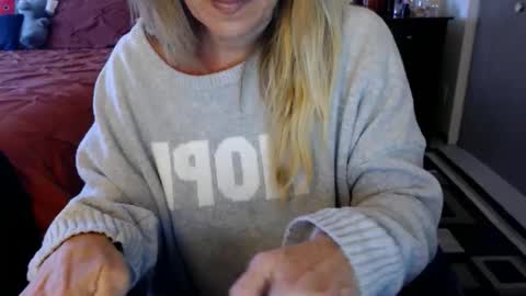 Snapshot of darlingd77 chatting on October 9, 1:15 pm DarlingD online show from October 9, 1:15 pm