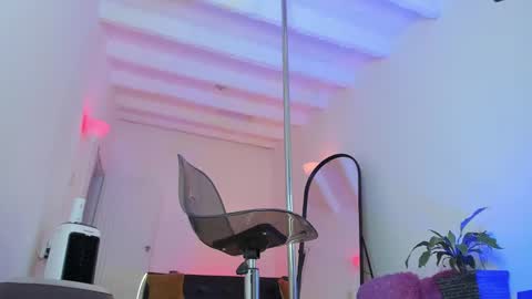 Snapshot of dearmilu28 chatting on February 19, 11:46 pm dearmilu28 online show from February 19, 11:46 pm