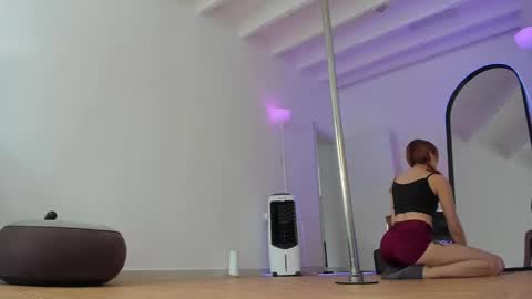 Snapshot of dearmilu28 chatting on March 6, 3:45 pm dearmilu28 online show from March 6, 3:45 pm