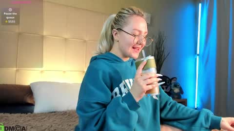 Debbie Mon Tue Fri Sun Sat GMT 3 1000am - 0400pm  online show from April 8, 5:48 pm