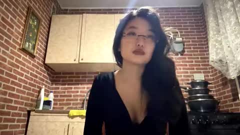 Emma online show from February 14, 2:08 pm