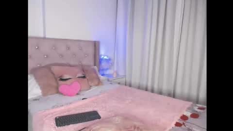 Snapshot of destinysweet21 chatting on December 7, 12:41 am destinysweet21 online show from December 7, 12:41 am