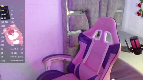 devilchlloe online show from April 24, 7:11 am