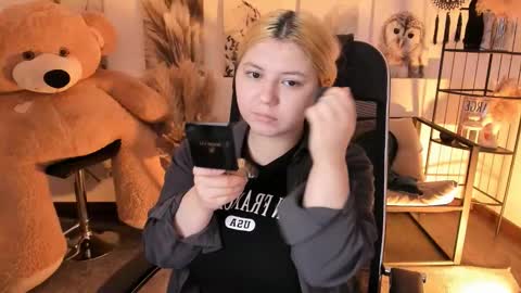 Dia online show from December 18, 7:51 pm