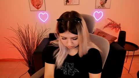 Dia online show from March 2, 6:24 pm