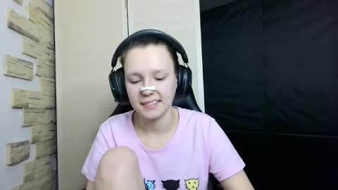 diana_back3 online show from November 15, 1:34 pm