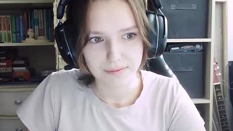 diana_back3 online show from September 30, 6:08 am