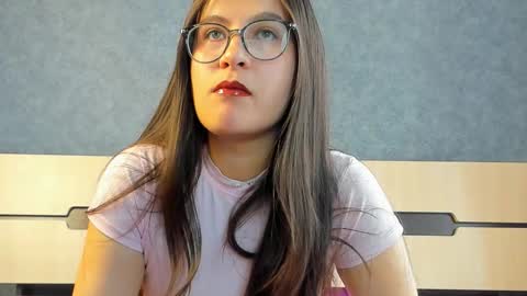 Snapshot of diana_moonn chatting on October 19, 11:45 am Hello my name is Carolina online show from October 19, 11:45 am
