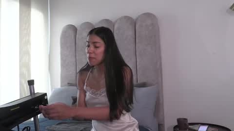 Snapshot of dianne_nanatzu chatting on February 19, 12:22 pm Melania - online show from February 19, 12:22 pm