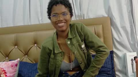 Snapshot of didoelizabeth chatting on October 21, 7:07 pm didoelizabeth online show from October 21, 7:07 pm