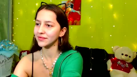 DinaFritz online show from December 6, 1:44 pm