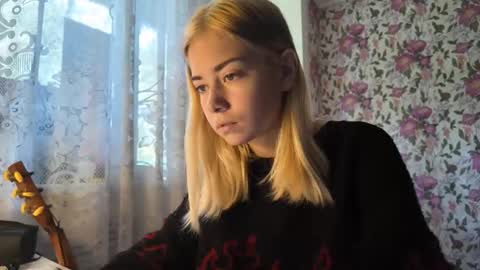 dinorahmroczkowski online show from September 26, 8:34 am