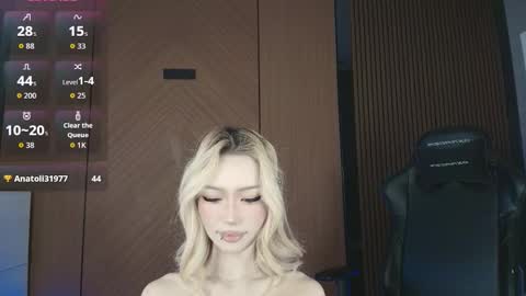 Reina online show from March 28, 12:59 pm