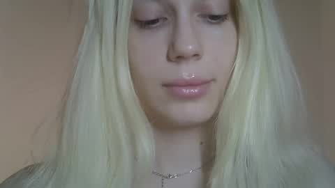 DitaMilton online show from April 7, 5:26 pm