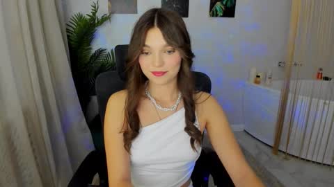 Hannah online show from November 25, 12:07 pm