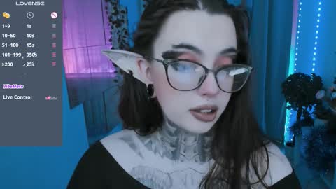 dixipixi_ online show from January 8, 5:44 am