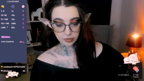 dixipixi_ online show from November 23, 6:16 am