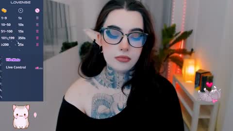 dixipixi_ online show from March 7, 5:51 am