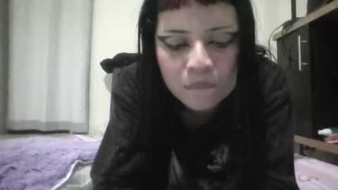 doll_dollys_ online show from April 6, 12:21 am