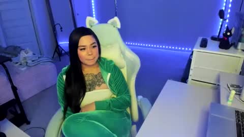 DOLLLFACE online show from November 20, 3:51 am