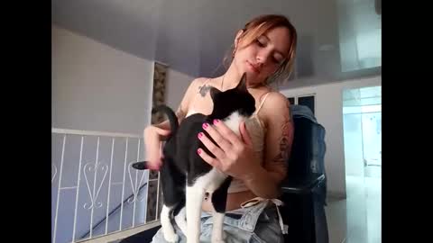 dollvexia_ online show from February 4, 8:45 pm