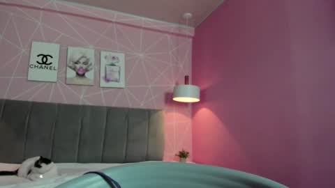 Snapshot of dolly_zoe chatting on March 7, 5:18 am Call me Zoe online show from March 7, 5:18 am