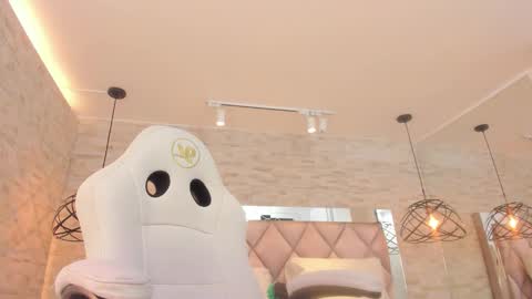  DOROTHY online show from January 14, 11:04 am