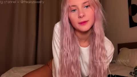 Snapshot of doublecuties chatting on September 28, 5:29 pm Lana  Eva  dont forget to give us a thumb up online show from September 28, 5:29 pm