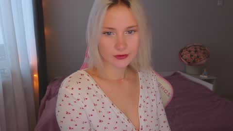 Snapshot of doublecuties chatting on December 26, 4:10 am Lana  Eva  dont forget to give us a thumb up online show from December 26, 4:10 am