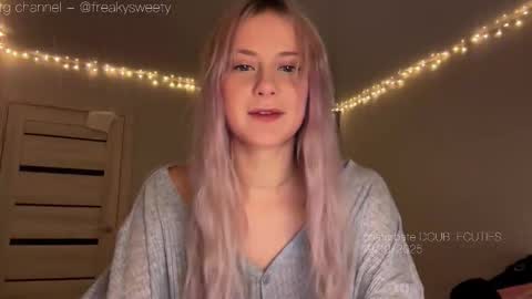 Snapshot of doublecuties chatting on October 19, 3:47 pm Lana  Eva  dont forget to give us a thumb up online show from October 19, 3:47 pm