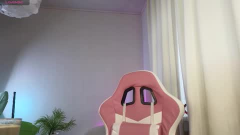 Lisbeth Salander online show from December 3, 6:27 am