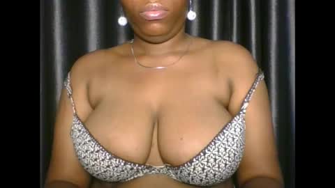 Snapshot of dramadoll_ chatting on October 31, 12:45 am dramadoll_ online show from October 31, 12:45 am