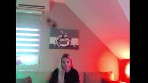 A girl online show from December 5, 8:37 am