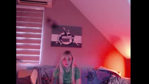 A girl online show from November 8, 8:30 am