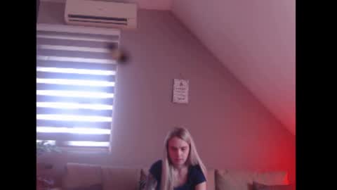 A girl online show from March 18, 8:19 am