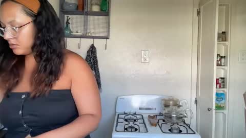 RIRI OR DREAMY online show from April 14, 6:52 pm