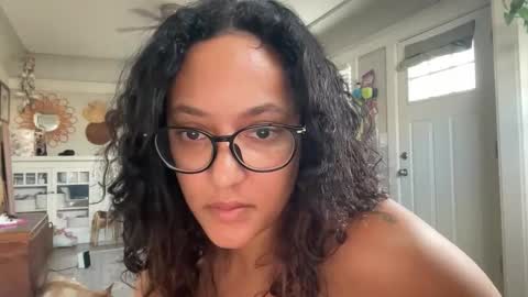 RIRI OR DREAMY online show from February 13, 5:47 pm