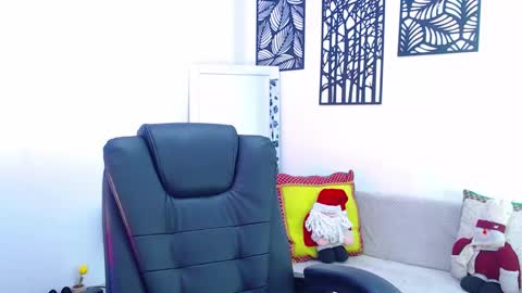 Snapshot of dulce01_0 chatting on December 11, 1:47 am Charlotte online show from December 11, 1:47 am