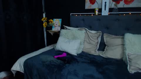 Snapshot of dulce_celeste15 chatting on December 24, 9:50 am C E L E S T E online show from December 24, 9:50 am