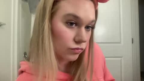 dumbblondexoxo online show from January 18, 3:20 am