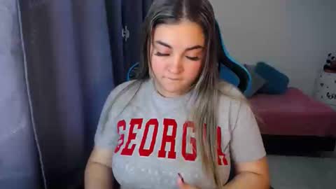 Nicole   online show from December 14, 9:56 pm