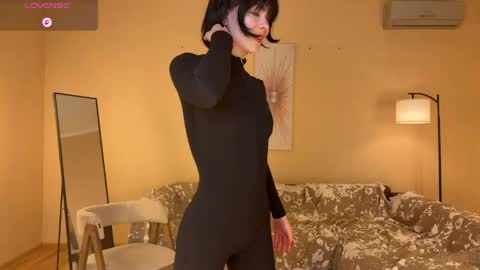 e1ara online show from April 5, 11:31 am