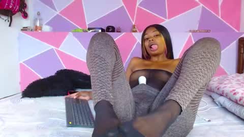 Snapshot of ebony_alika chatting on February 5, 5:10 pm Alika Ashanti online show from February 5, 5:10 pm