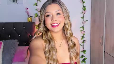 Snapshot of ebony_curly2 chatting on October 15, 2:58 am isa online show from October 15, 2:58 am