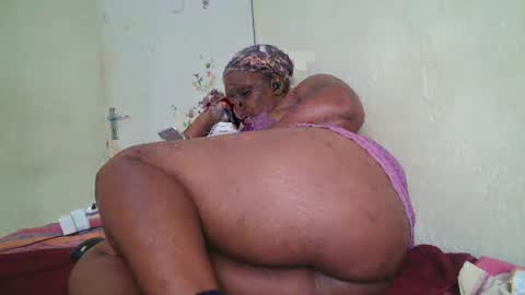 ebonyletty online show from October 27, 9:16 am