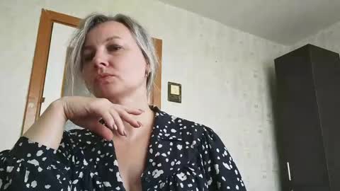 edithmanning online show from May 9, 7:21 am