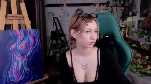 effiemeowley online show from March 27, 8:26 am