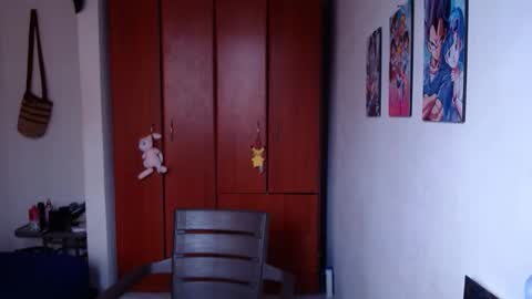 eimy_saenzz online show from February 6, 6:44 pm